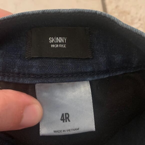 EXPRESS Skinny High Rise Cutoff Jeans - Size 4 Regular - Picture 5 of 7